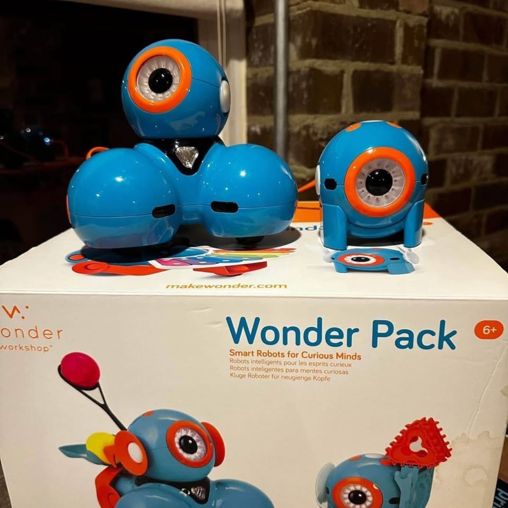 Wonder Workshop robots and accessory pack